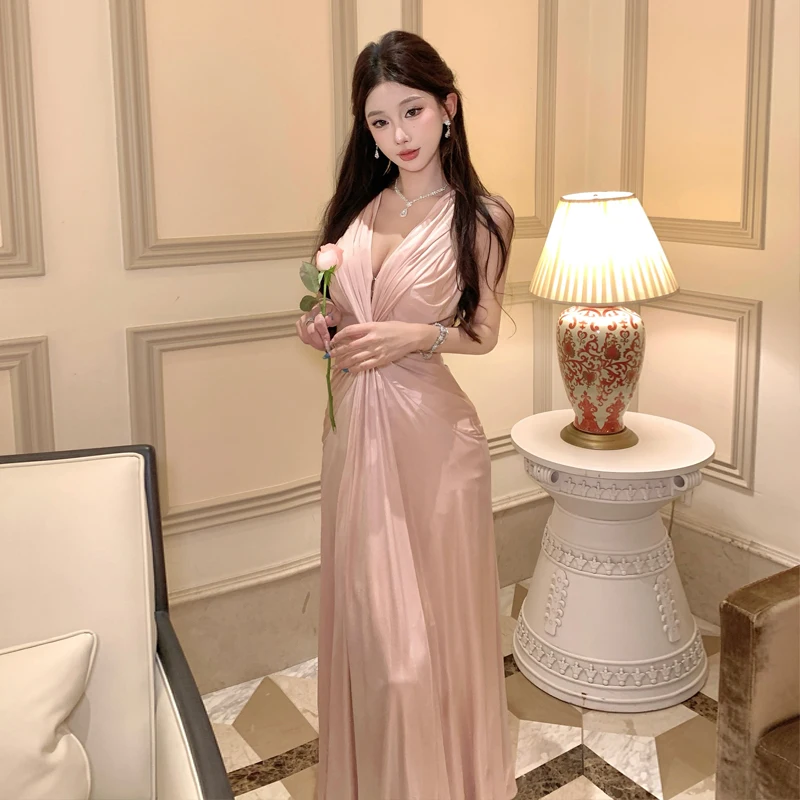 2026 Zomer Franse Mode Lichte Luxe Avondjurk Vrouwen V-hals Backless Sexy Mouwloze Satijnen Jurk Chic Elegante Banket Gown