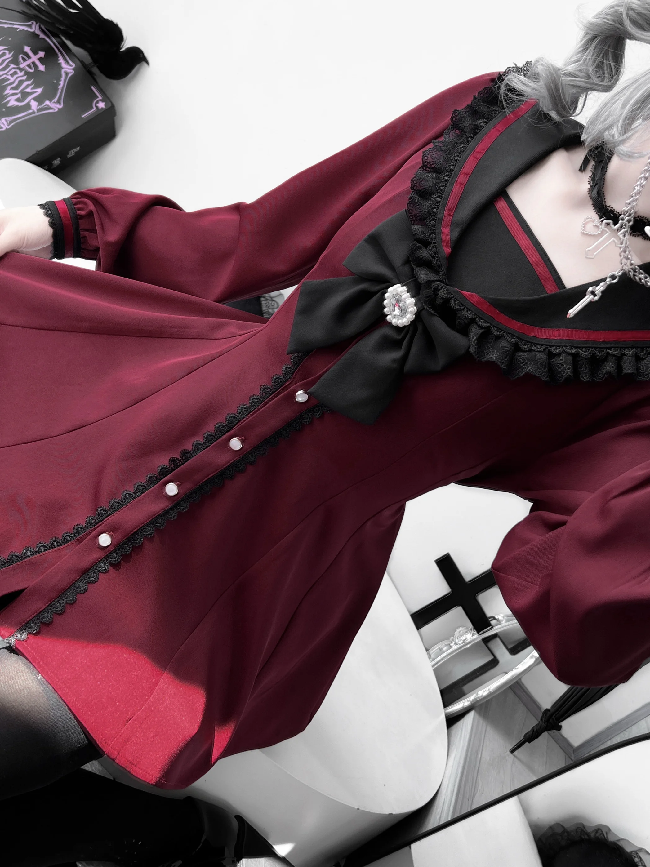 Abito bordeaux da miniera giapponese + abiti Lolita corti da donna in due pezzi Camicia da ragazza slim fit con fiocco dolce + set di pantaloncini