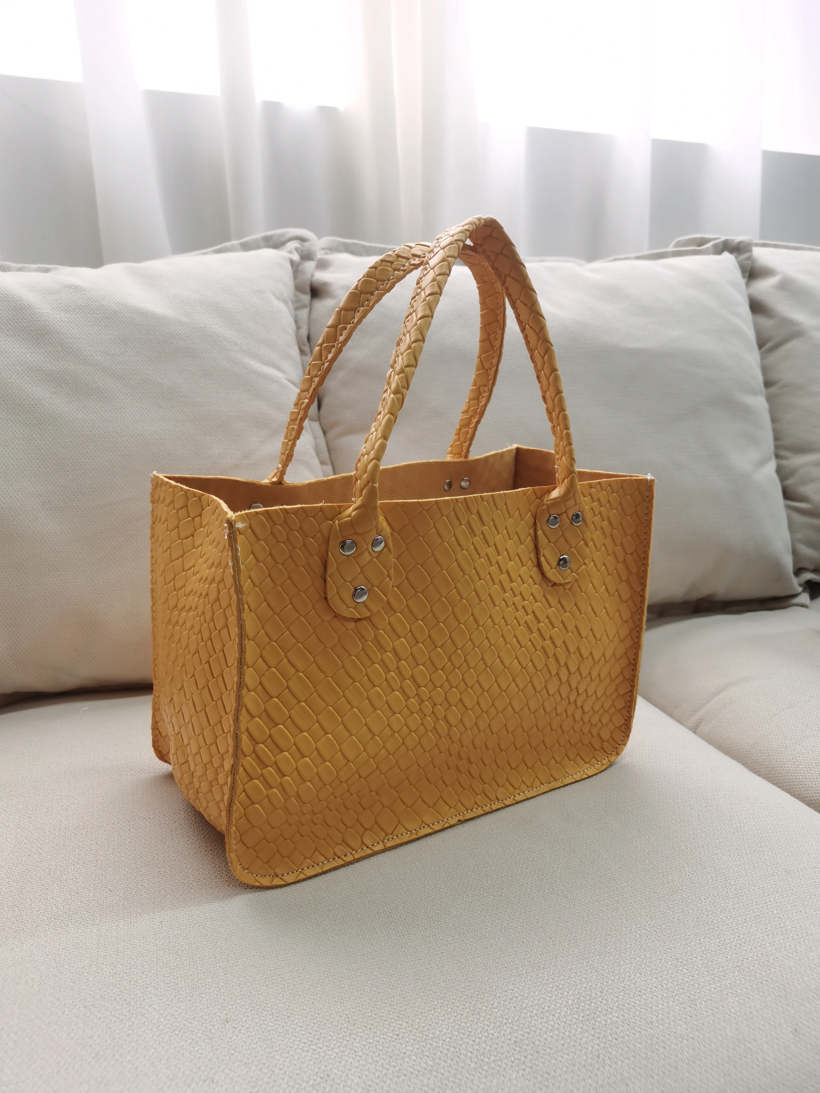 New Arrivals Small Black or Yellow Color PU Leather Bag Women Handbag