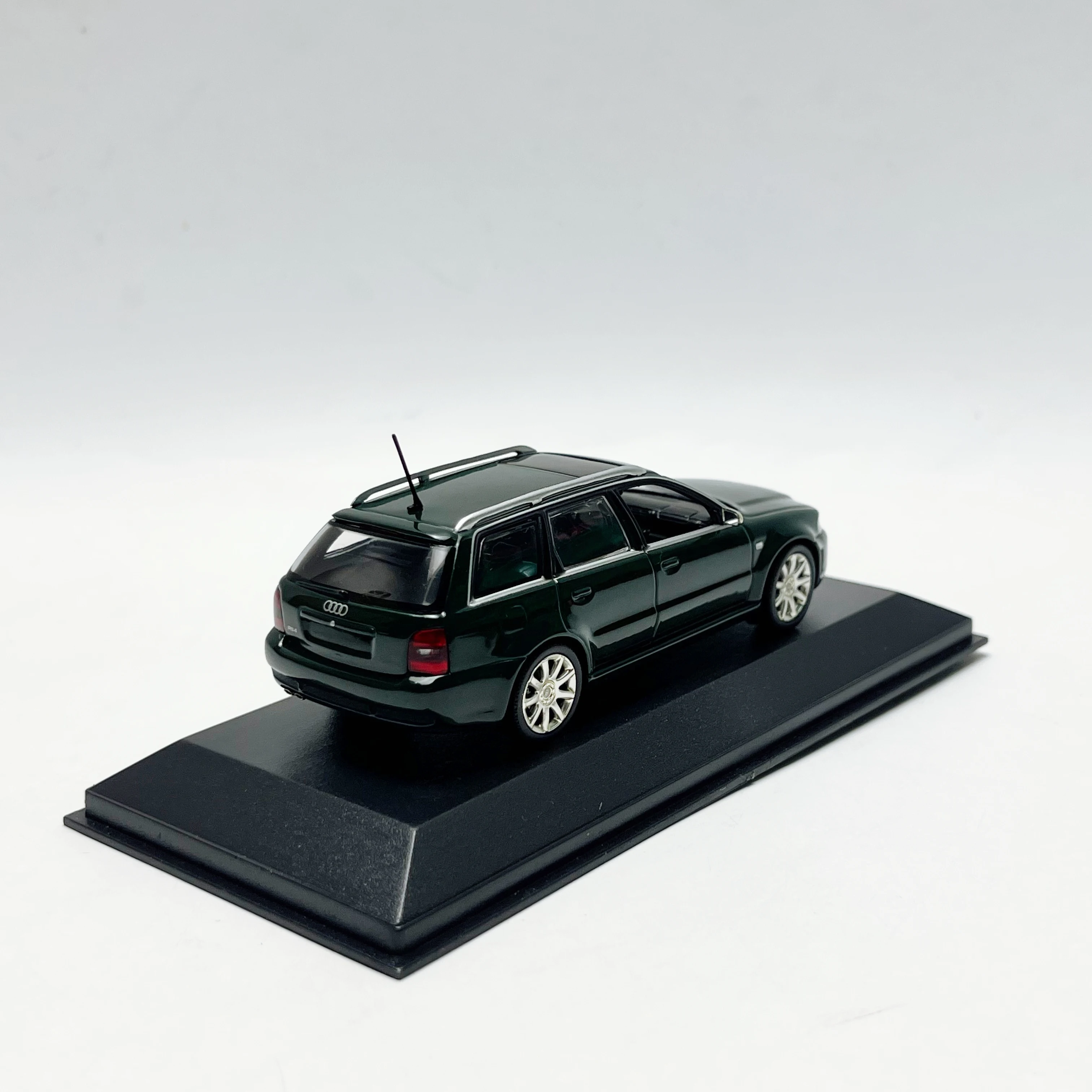 MINICHAMPS 1/43 Audi RS4 Alloy Car Model Green