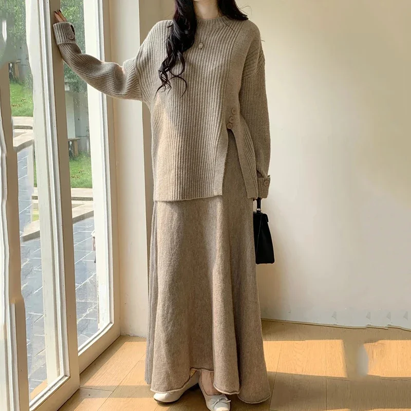 Design irregolare da donna Spessore ed elegante maglione lavorato a maglia con spacco Gonna donna a pieghe con volant Set due pezzi Girocollo Pullover Outfit