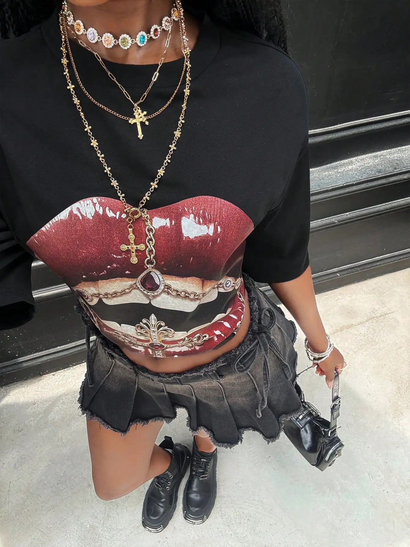 T-Shirt graphique surdimensionné noir pour femmes, avec imprimé lèvres et croix, Style Hip Hop Streetwear, haut court court