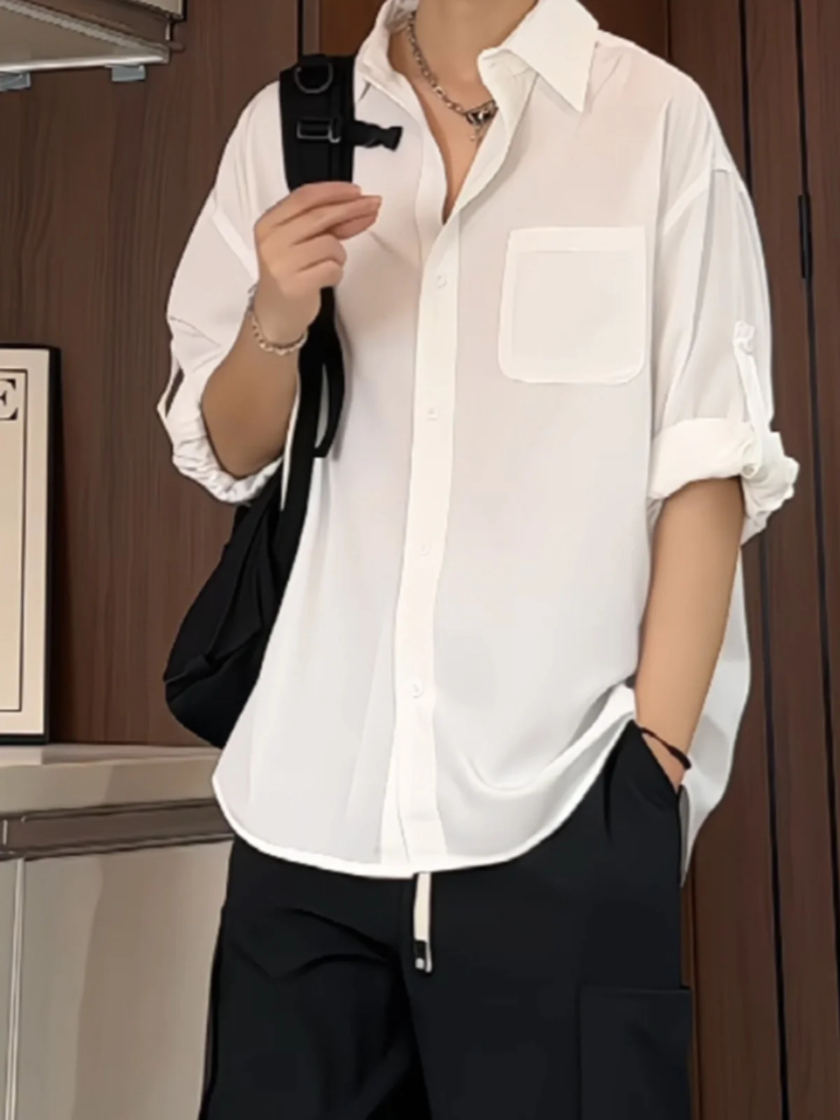 

Белая повседневная рубашка из ледяного шелка с коротким рукавом для мужчин, летняя, премиум-класса, с эффектом CleanFit, тонкая летняя верхняя одежда свободного кроя для молодежи.