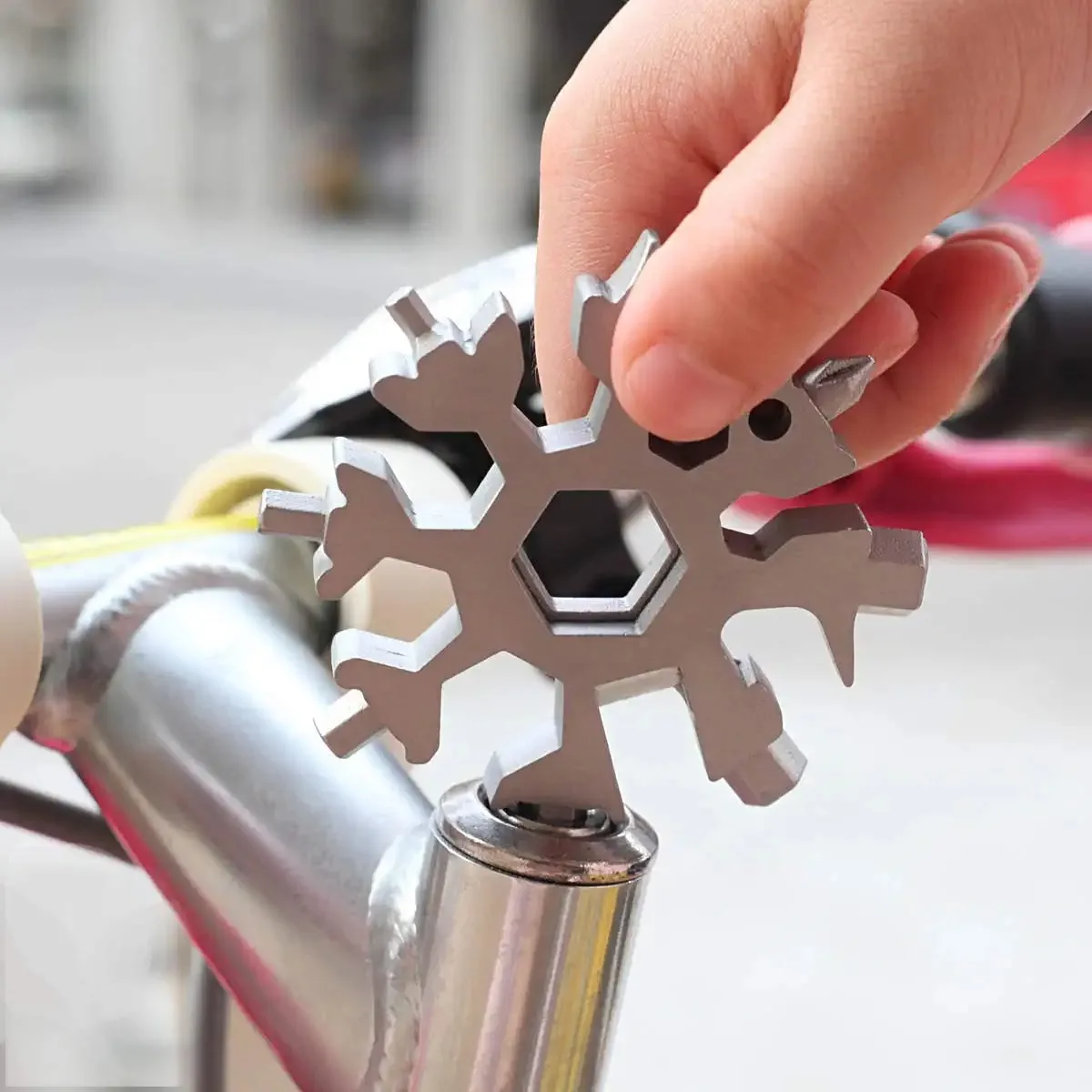 18-in-1 Snowflake Multi-Tool Stainless Steel Multitool Card Combination to Open the Beer Bottle Turn the Screw Bicycle Toys