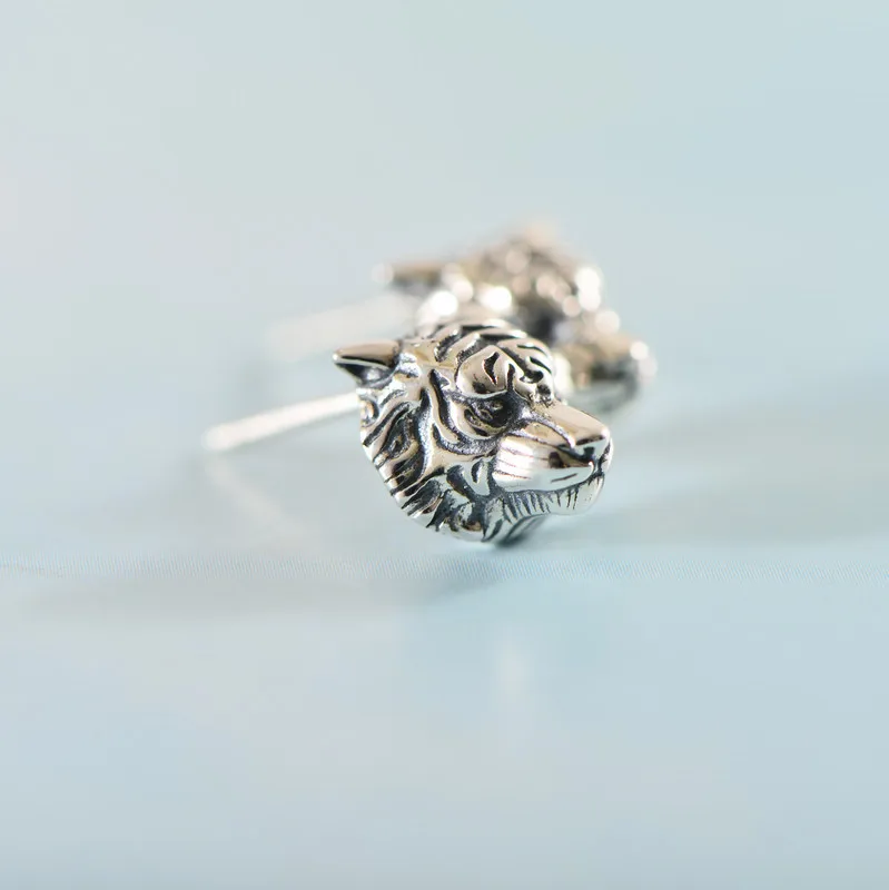 Fashion Silver Color Tiger Head Stud Earrings for Men Women Vintage Animal Earrings Domineering Punk Ear Jewelry Accessories