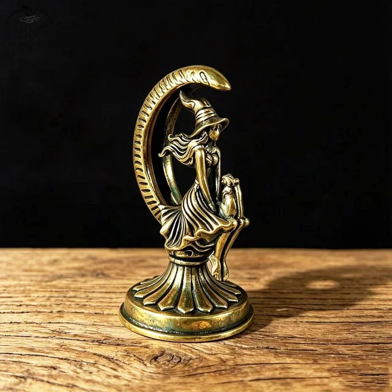 1 Piece Brass Spirit Cat Moon Witch Ornament Statue, Craft Witch Spirit Cat Creative Home Decoration Small Ornament, Halloween C