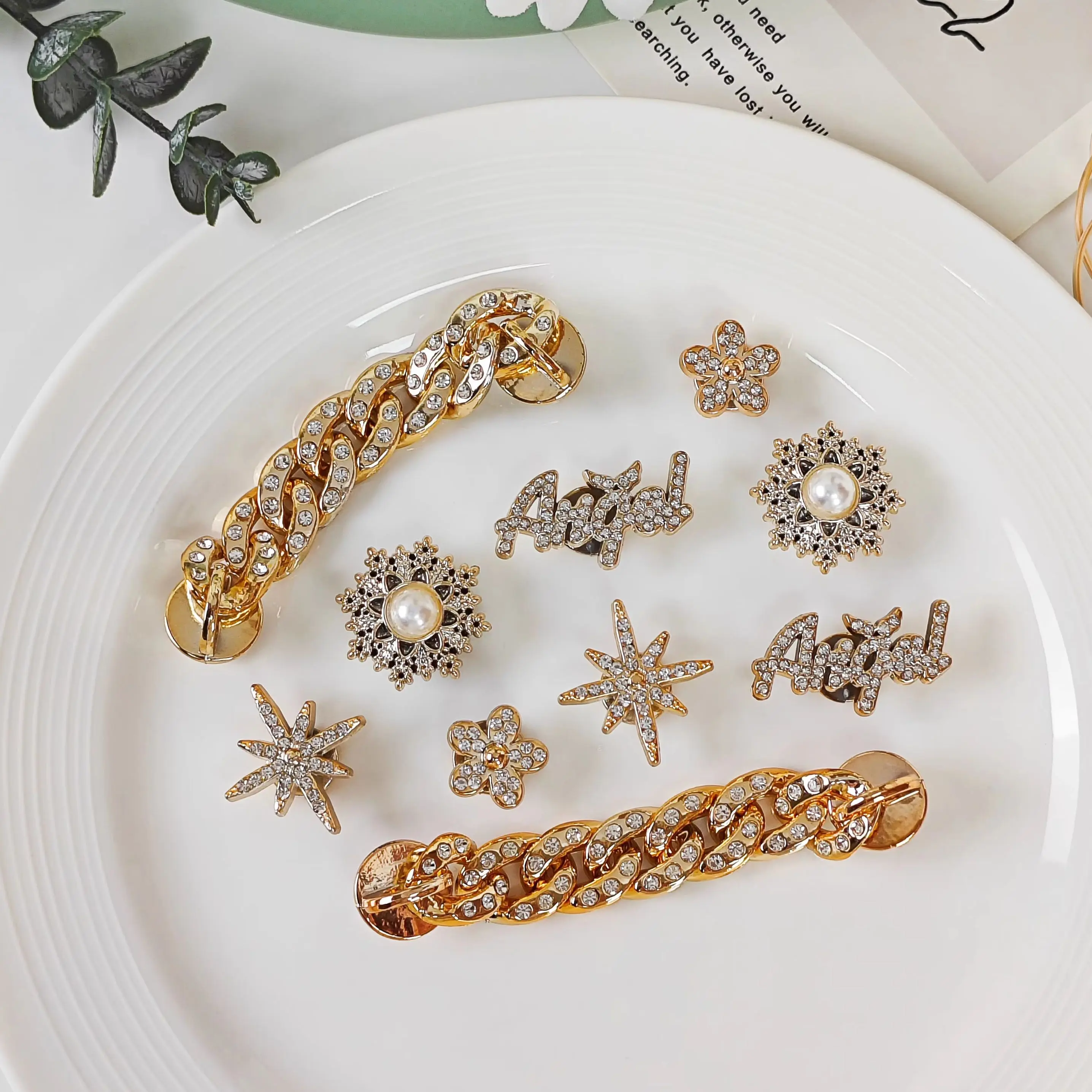 10Pcs Shoe Decoration DIY Charms, Fashionable and Versatile Letter Charms, Snowflakes, Star Designs, Rhinestone Chains, Personalized Slipper Decoration Clips, Suitable for Eva Beach Shoes, Sandals, Detachable Shoe Decorations, Girls' Accessories, Holiday Gifts