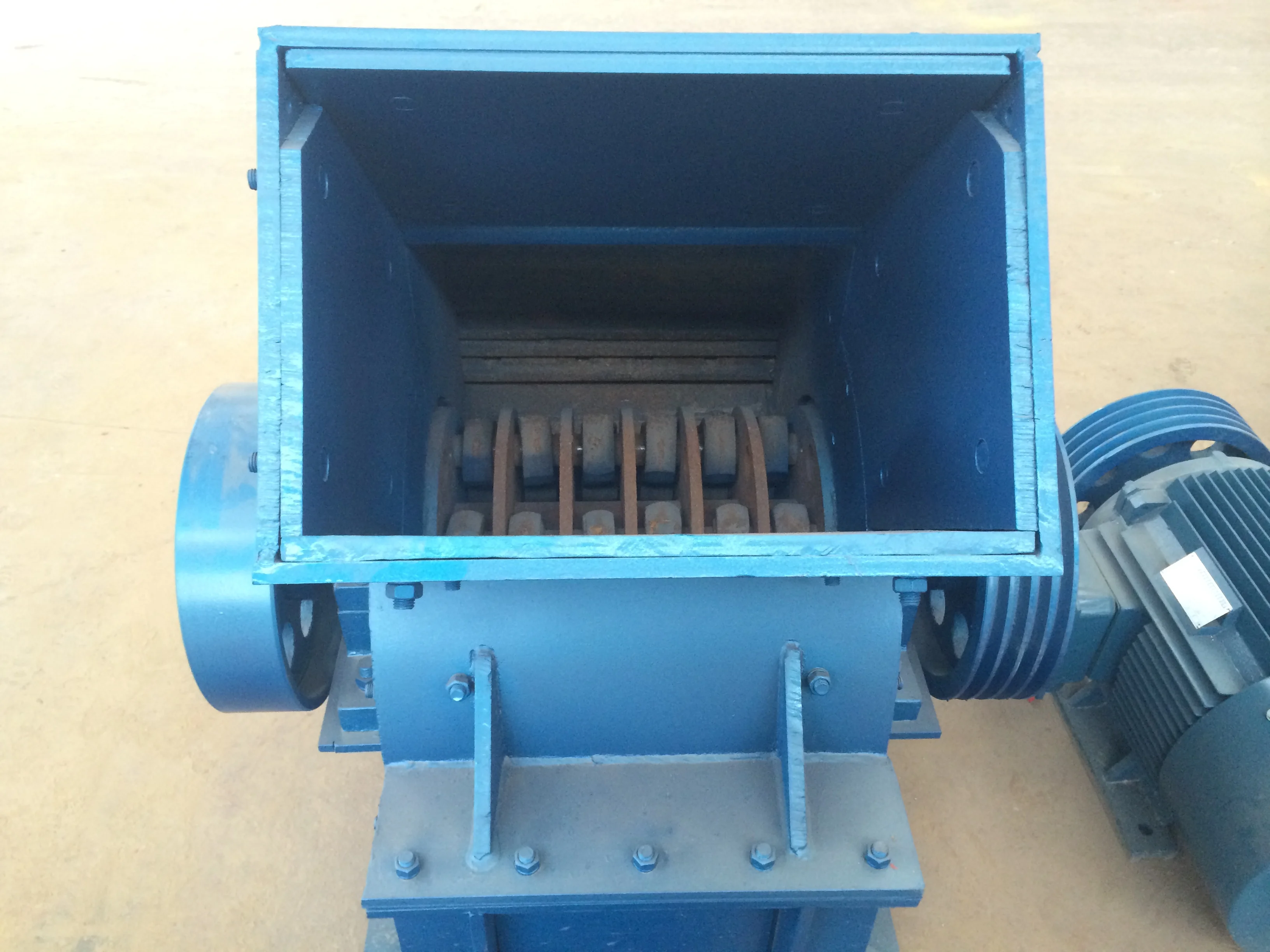 For sand making machine hammer crusher with jaw  working