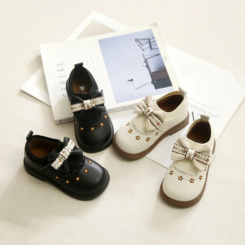 

Новые модные универсальные кожаные туфли для девочек весна 2026 с милым бантом, мягкой подошвой, круглым носком, для вечеринок и повседневной носки, в стиле принцессы