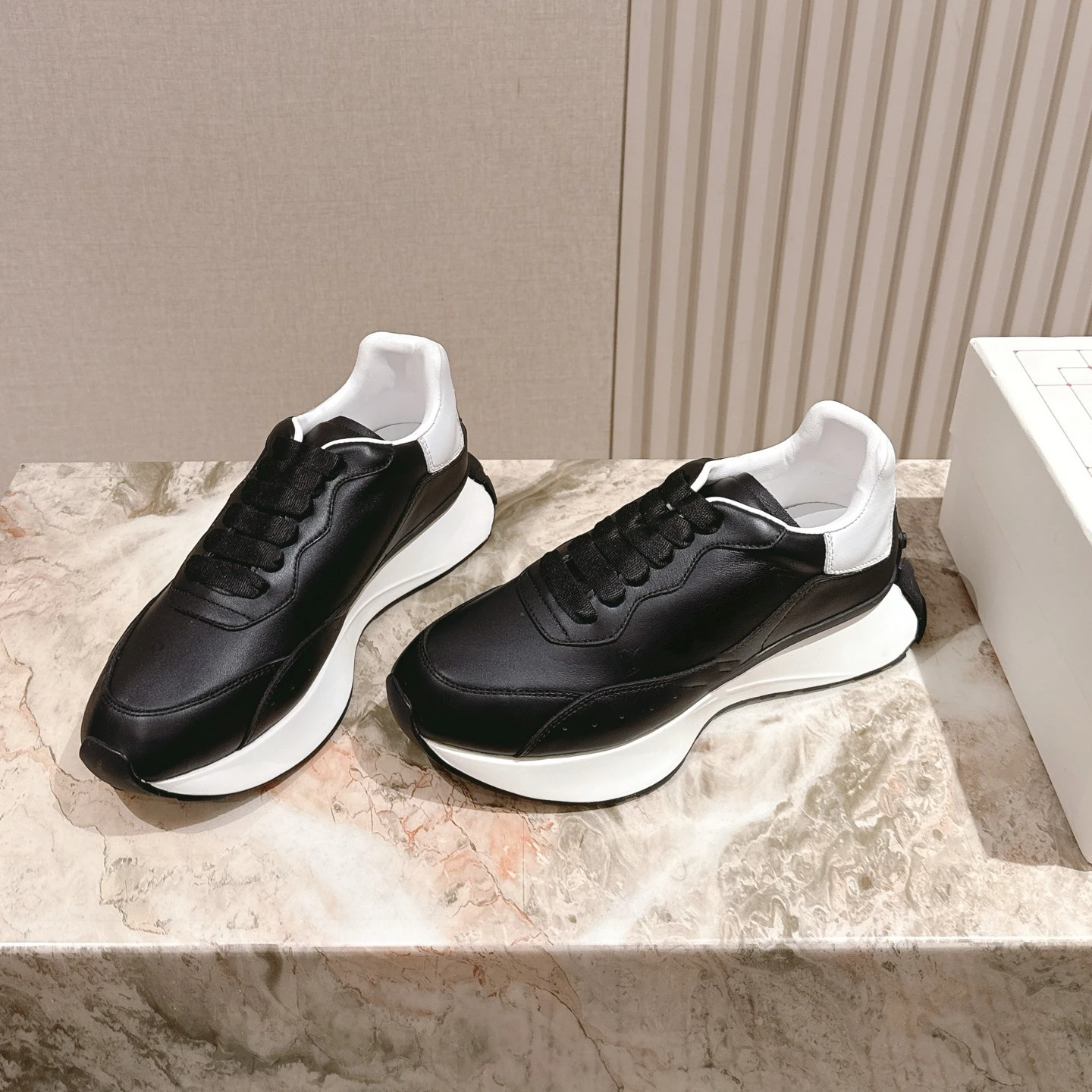 Luxury Retro Color-blocked Casual Sneakers Leather Platform White Sneakers Everyday Wear Outdoor Running Shoes, Couple Style