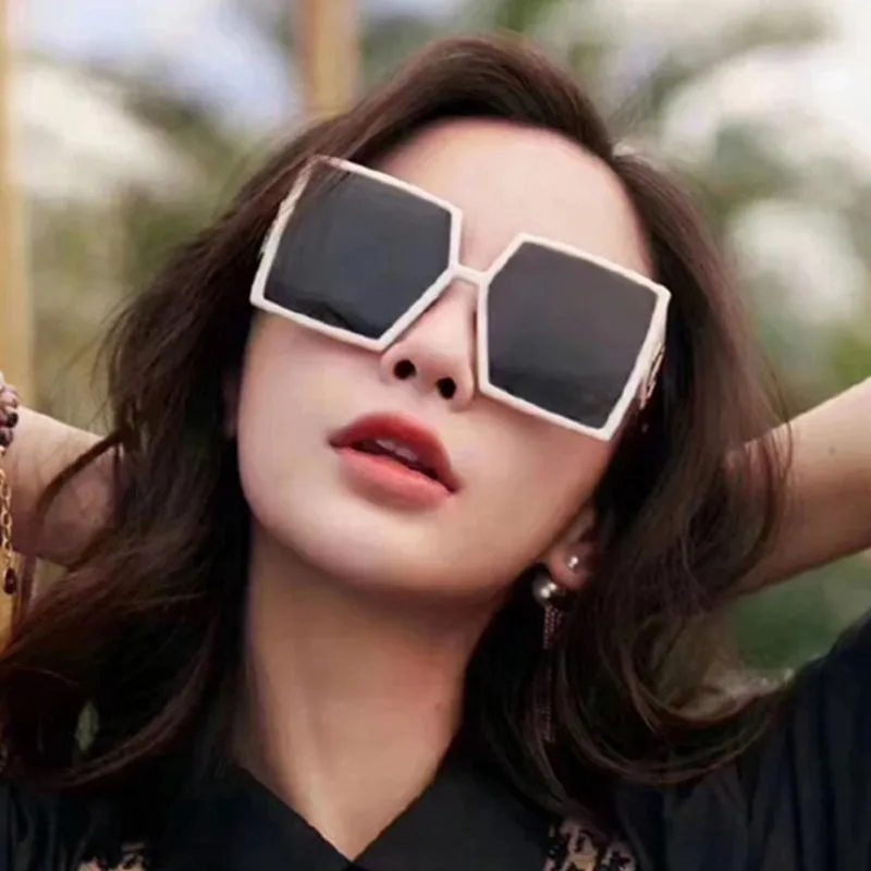 Modische Übergroße Sonnenbrille für Damen Markendesigner Retro-Rahmen Große Quadratische Sonnenbrille Vintage-Stil