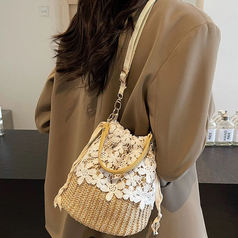 Rattan Weave Women's Bag Fashion Shoulder Bag Lace Flower Rattan Woven Bucket Bag Leisure Versatile Beach Handbags Niche Design