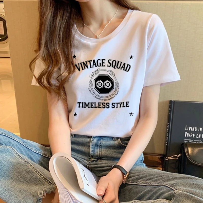 

Women's T-shirt Print VINTAGE SQUAD Badge Print "TIMELESS STYLE" Text Design Is Suitable for Daily Leisure and Street Trends