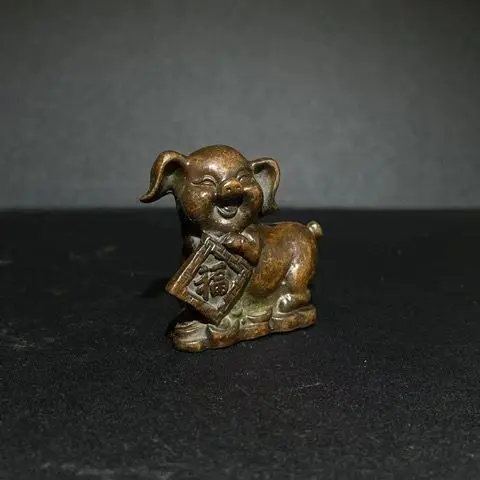 

Old zodiac pig tea ceremony solid copper micro-carving small ornaments hand playing with small pendulum bronze carving