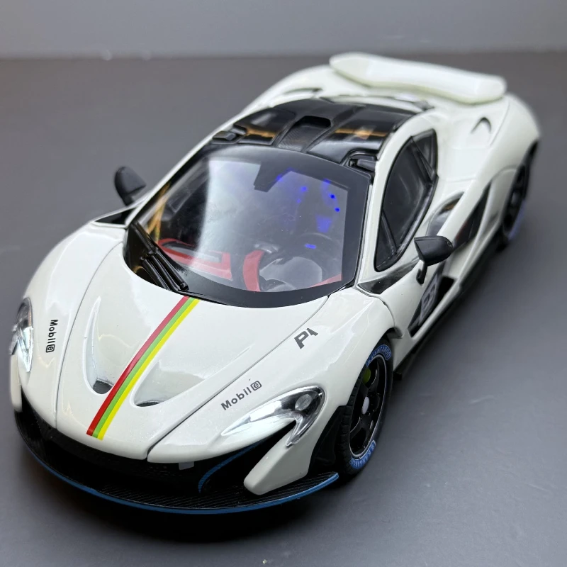 Coche deportivo P1 con sonido y luz, coche de juguete extraíble, modelo de sonido, regalo ornamental para sala de estar y escritorio