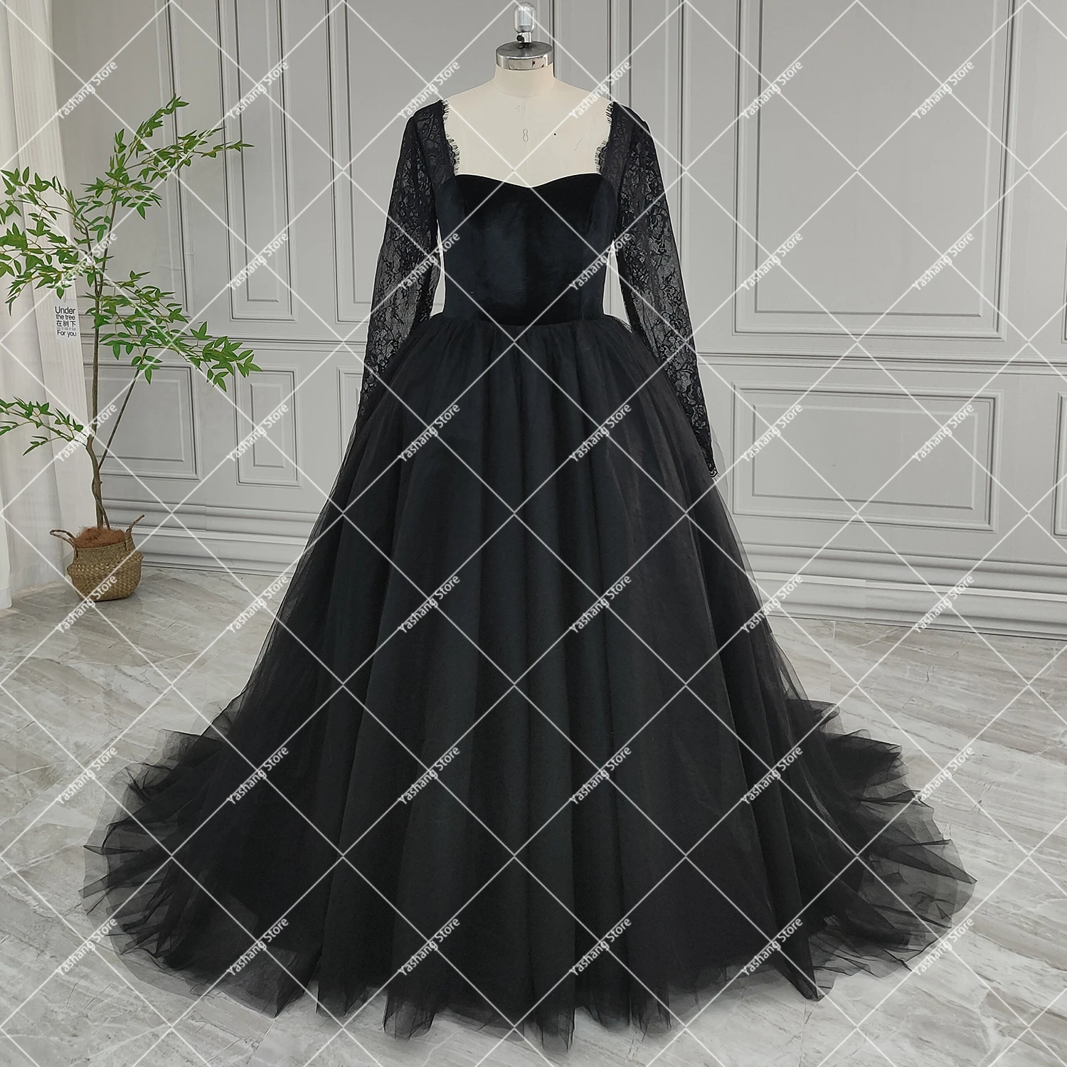 Long Sleeves Lace Velvet Top Black Wedidng Dress Sweetheart Puffy Ball Gowns For Bride Tulle Backless Customized Gothic Princess