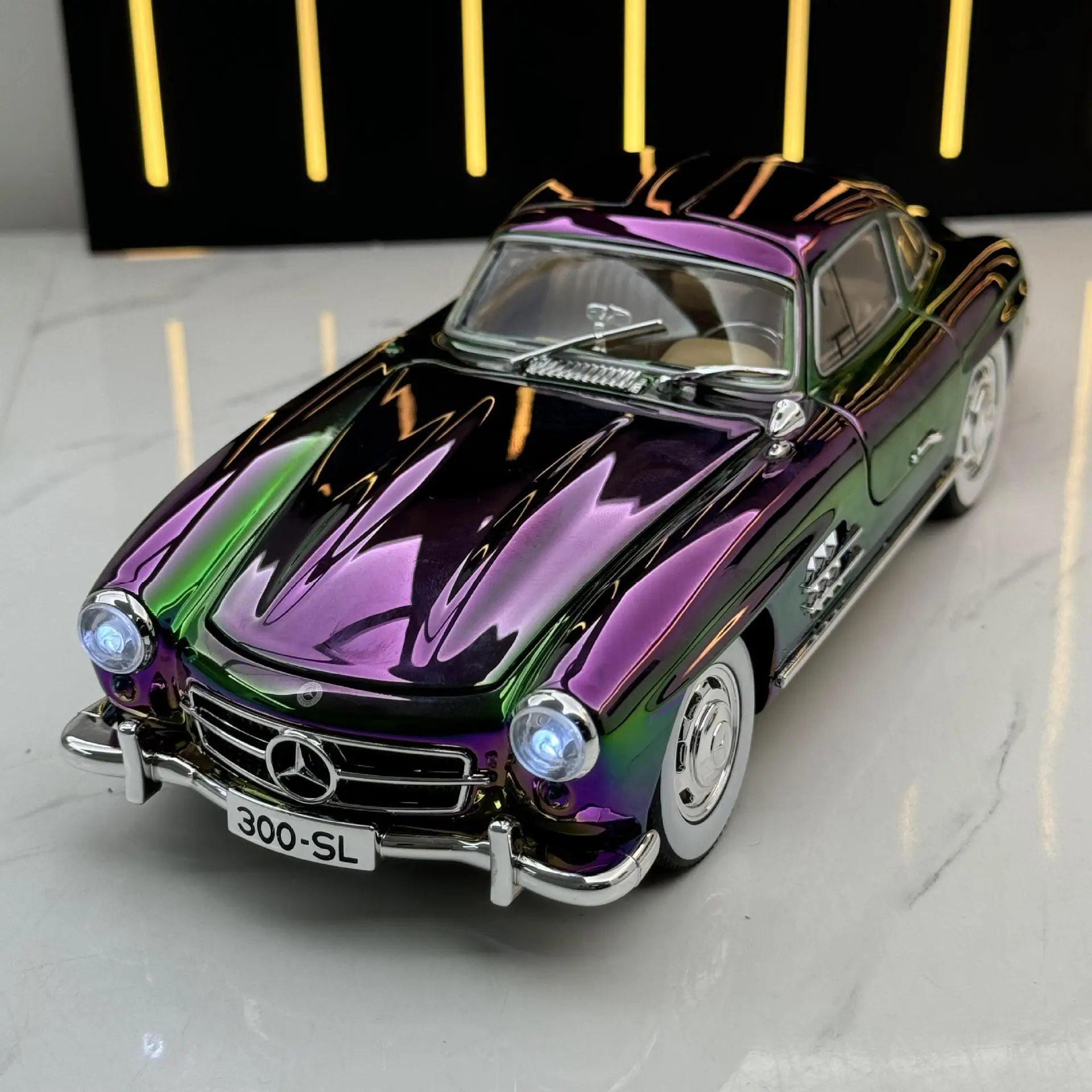

1:32 Benzs 300SL Alloy Classic Retro Car Model Diecast Metal Electroplating Vehicle Car Model Sound and Light Childrens Toy Gift