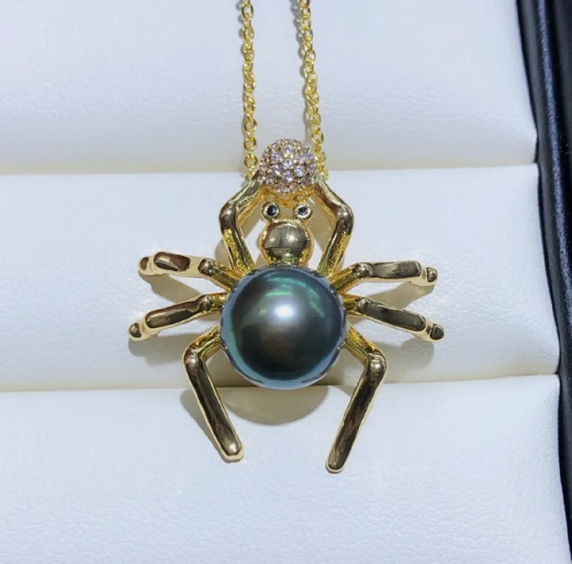 

AAAAA+++ 10-9mm tahitan Pearl 18K gold-plated spider creative pendant necklace