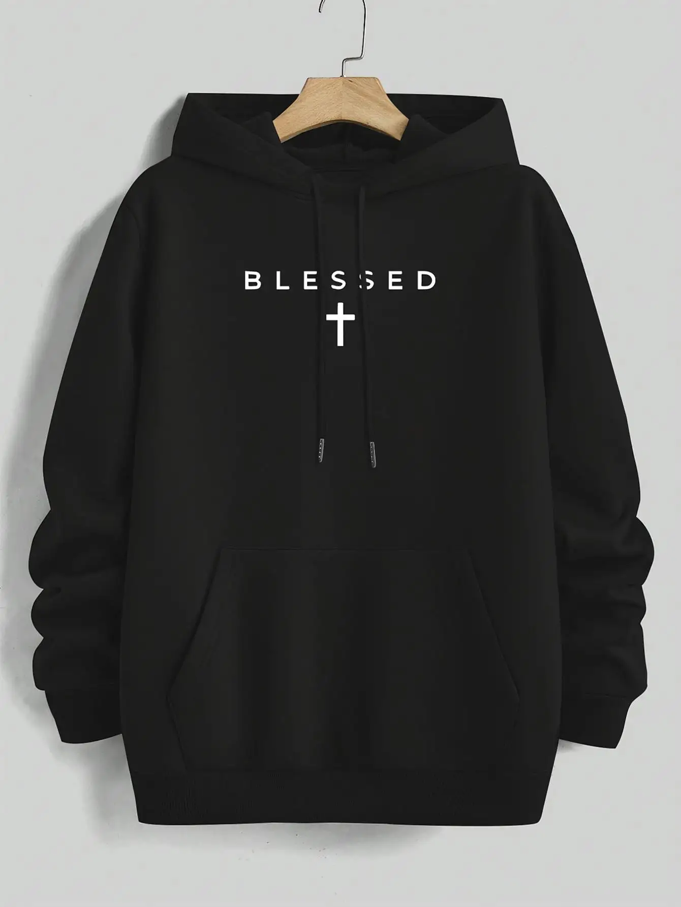 Y2K Herren-Kapuzenpullover mit „Blessed“-Aufdruck – Schwarz mit weißem Kreuzmuster, warmer Baumwollmischstoff, mit Kängurutasche, lässiger, langärmliger Pullover.