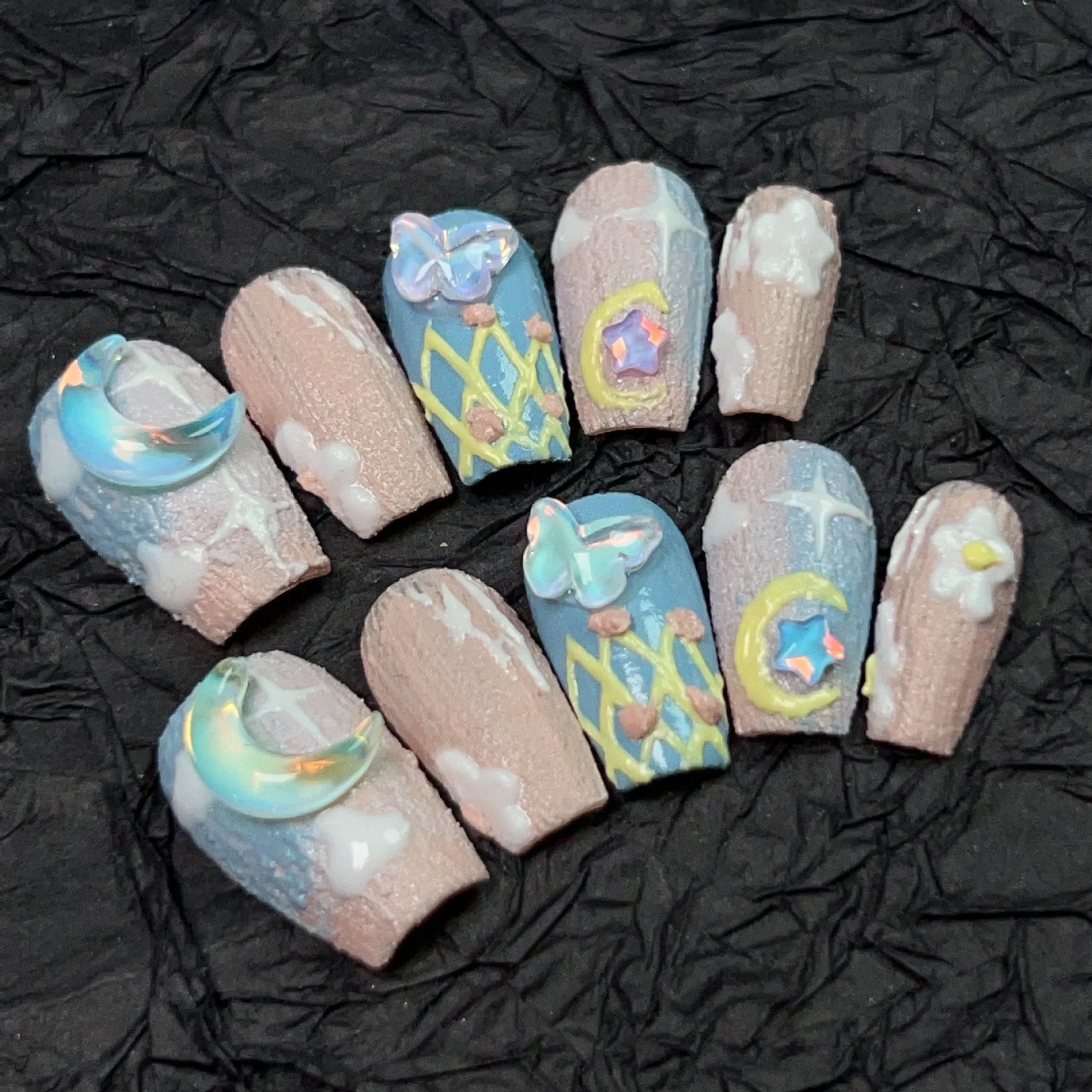 

Handmade Fake Nail Cute Press on Nail Tips Pink Color Faded False Nails Cartoon Hand-Drawn Decorated Nail Art Nail Charm