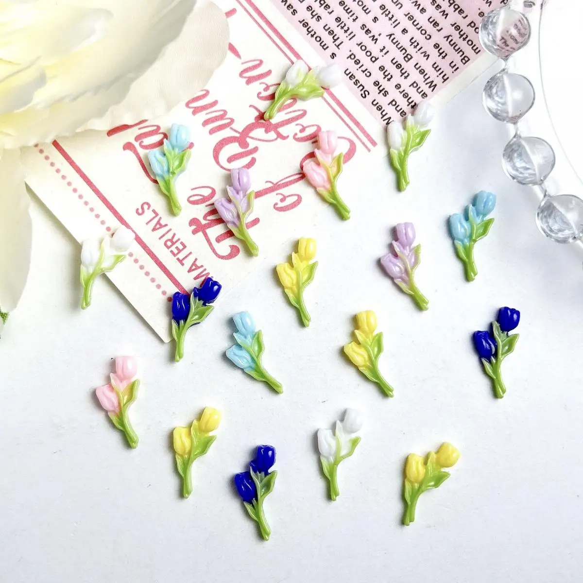 30個入り 暗闇で光るチューリップネイルチャーム バルク 3Dレジン製 模造ブーケ ネイルアートデコレーション アクセサリー用品 DIYクラフト