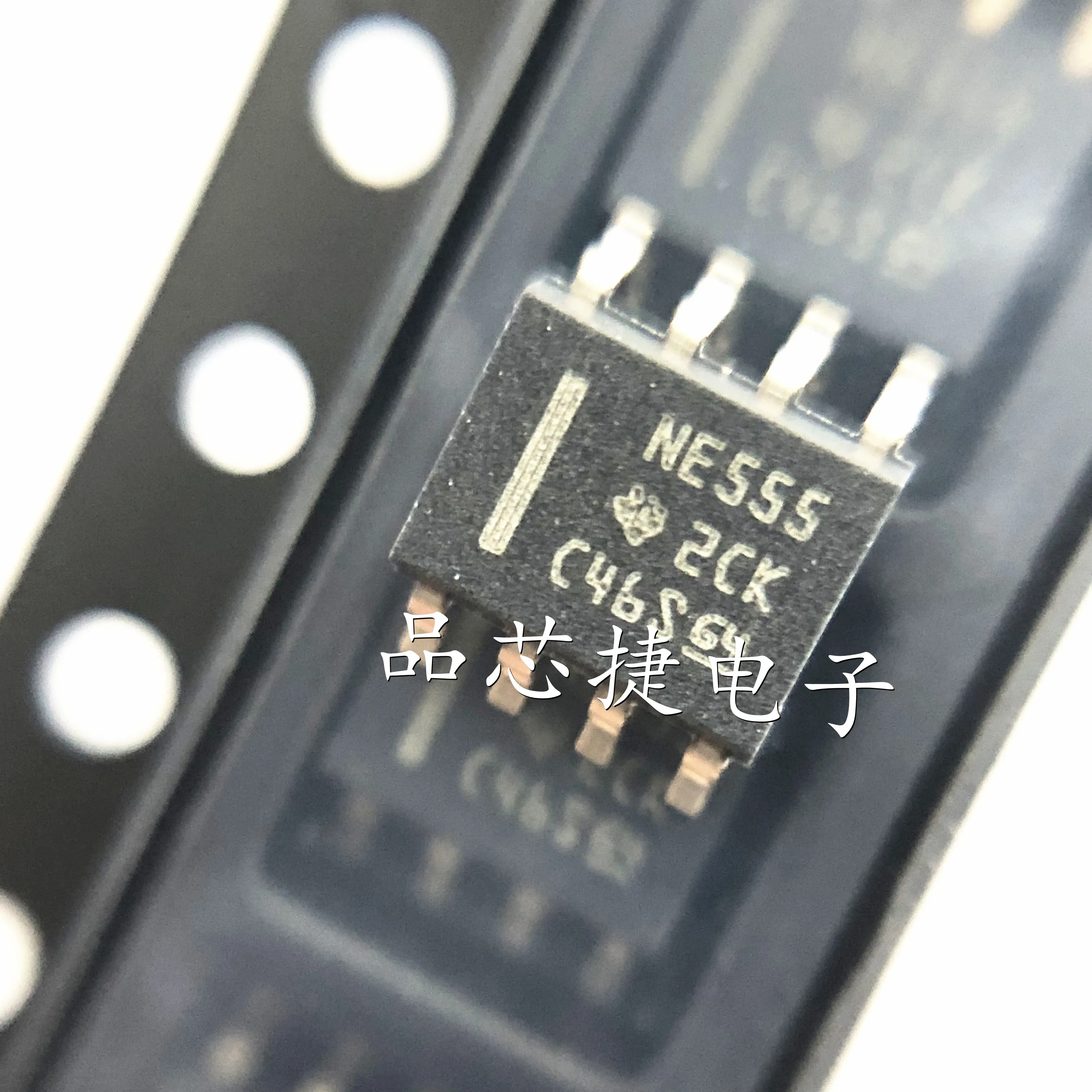 NE555ทำเครื่องหมาย NE555DR 20ชิ้น/ล็อต SOIC-8วงจรจับเวลาที่แม่นยำสามารถสร้างความล่าช้าหรือการสั่นของเวลาที่แม่นยำ