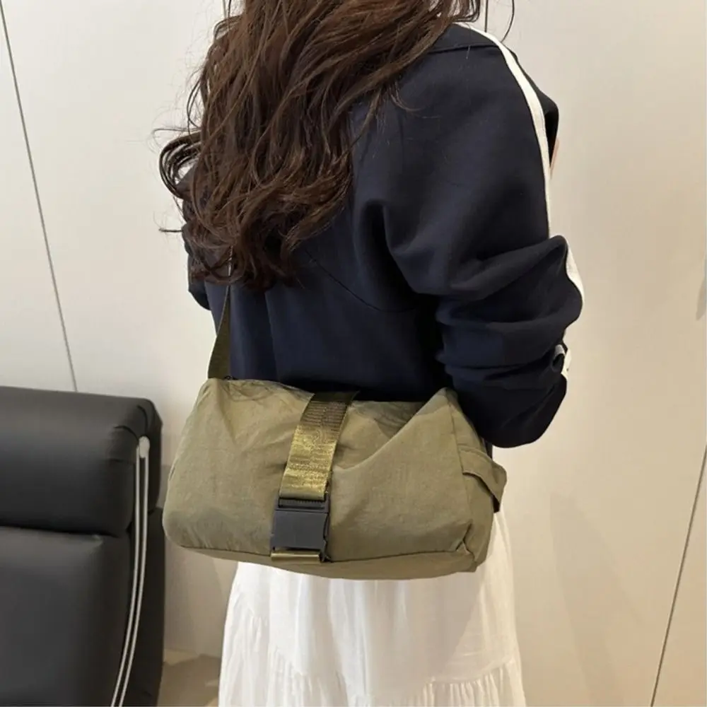 

Trendy Korean Crossbody Toast Bag Lightweight Zipper Buckle Shoulder Bag Adjustable Solid Color Commuting Bag Student