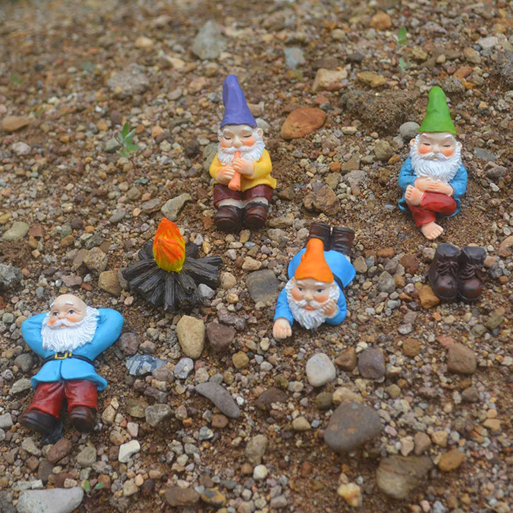 1Set Mini Resin Gnome Ornament Cute Compact Desktop Garden Decor Small Lawn Gnome Statue for Home Office Yard Indoor Outdoor