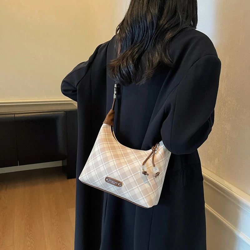 

Женская сумка через плечо, новая сумка на одно плечо под мышками, застежка-молния, модная и универсальная дорожная сумка