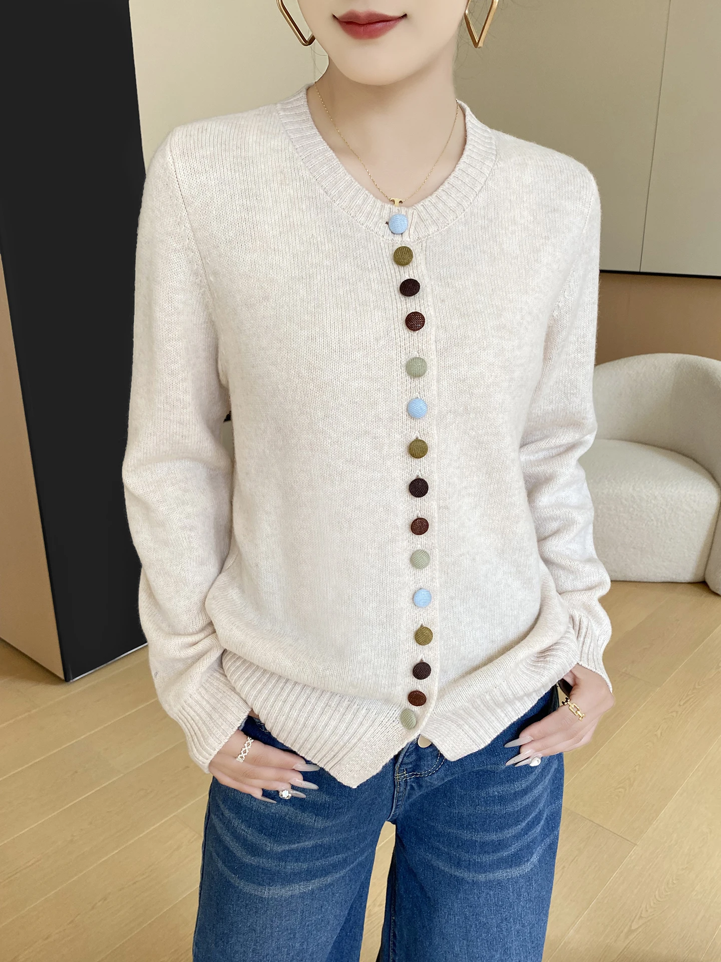 

Новинка 2025 года, осенне-зимний кардиган, пуловер с круглым вырезом и разноцветными пуговицами, женский свитер высокого качества, модный свитер для отдыха, пальто