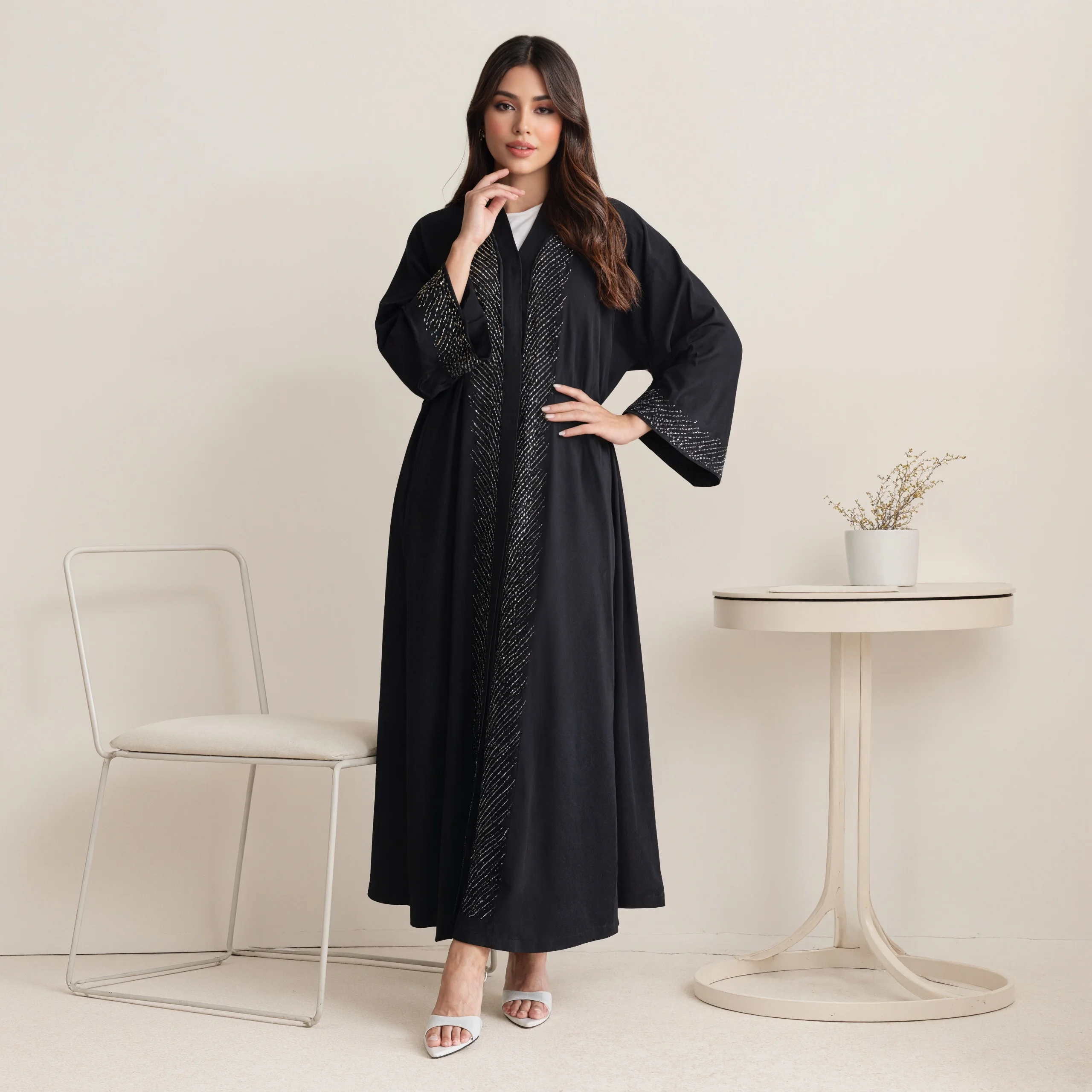 

Черная абайя с черными стразами | Мусульманская женская мода: Свободный длинный кафтан больших размеров с открытым передом