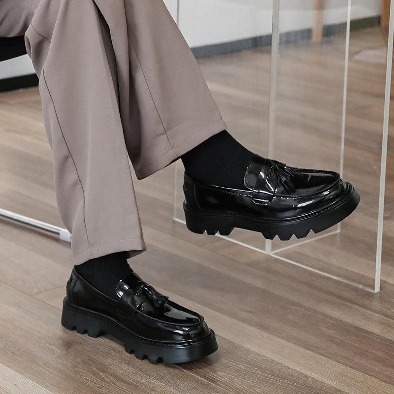 

Men Thick Soled Small Fringe Loafers PU Solid Color Simple Fashion Classic Daily Commuting Business Men Shoes