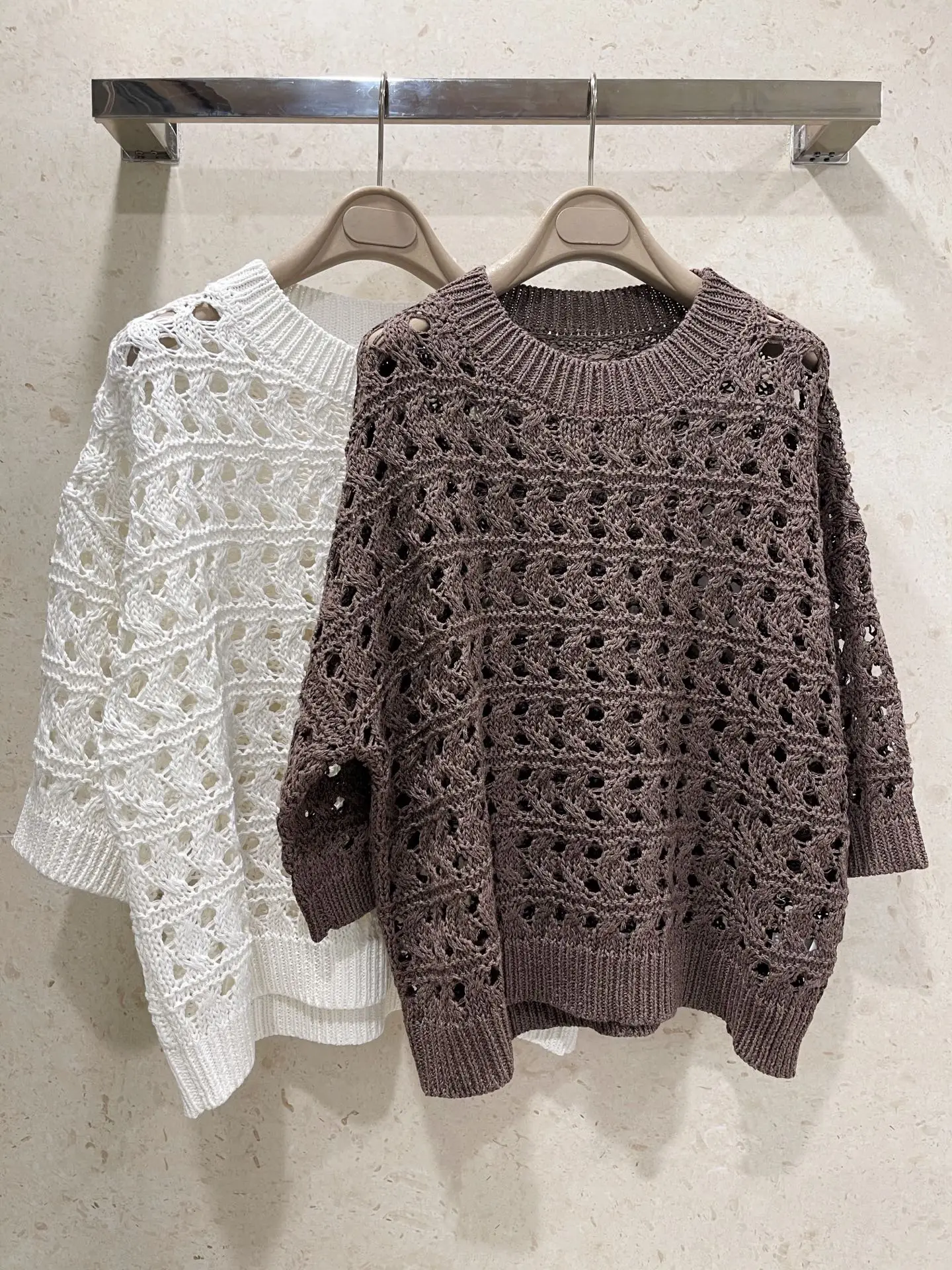 

New High Quality Fashion Casual Loose V-Neck Mesh Drop Shoulder Short Sleeves For Women In Early Autumn