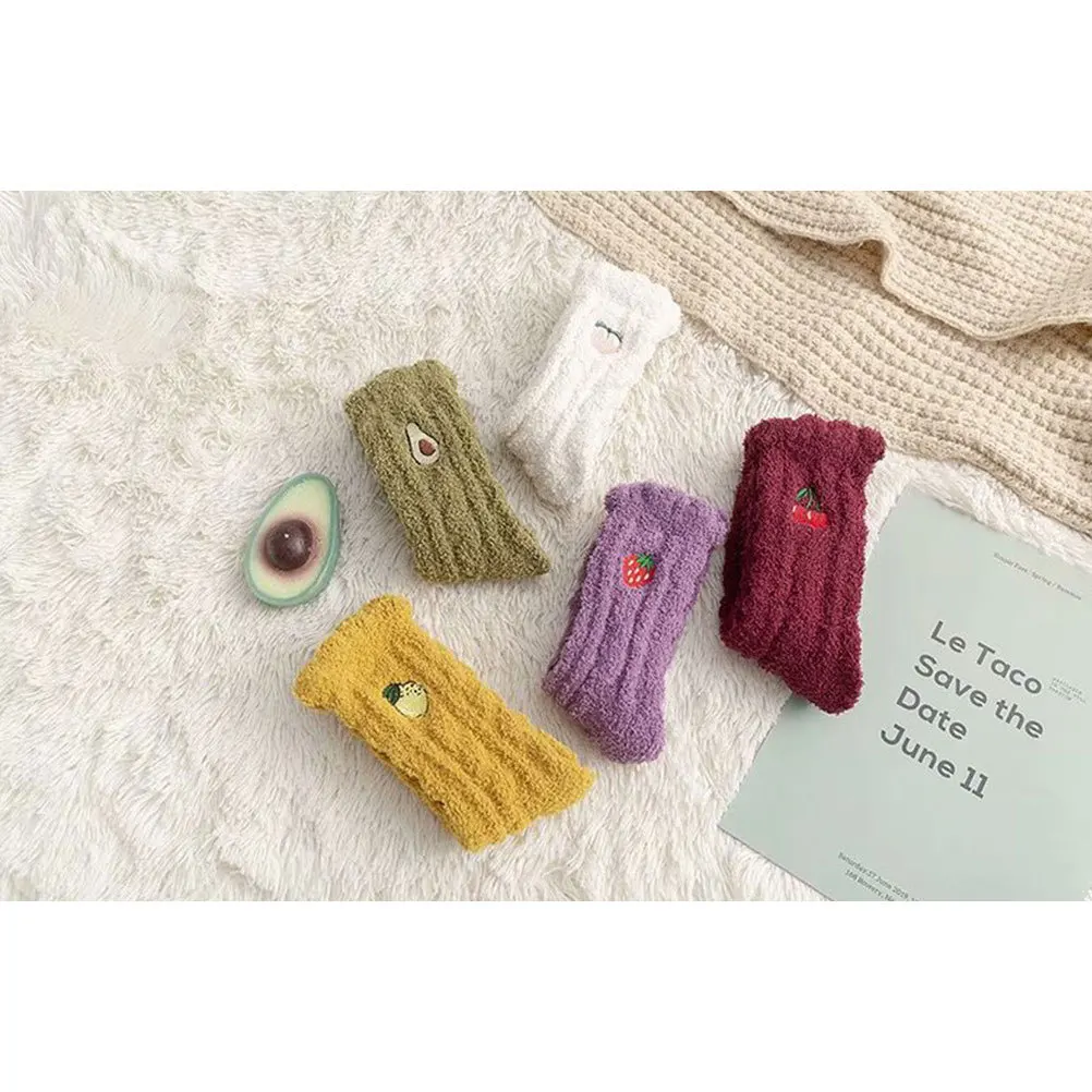 

1 пара толстых носков для сна из кораллового флиса, теплые зимние носки с фруктовым узором, удобные чулки из кораллового флиса, толстые чулки