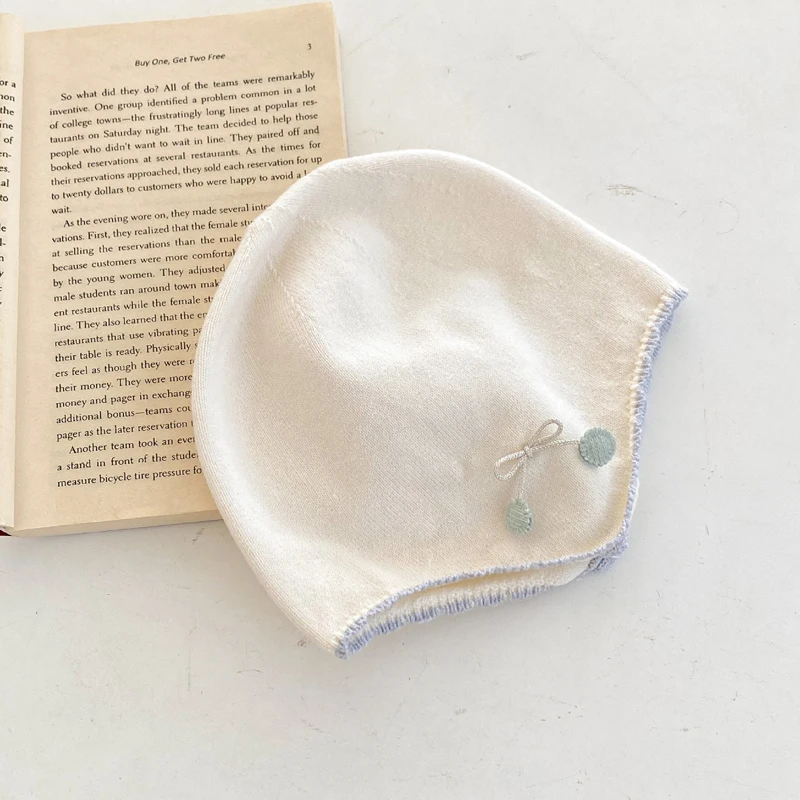 

New autumn baby hat, female babies aged 0-2, contrasting edge knitted ear protection hat