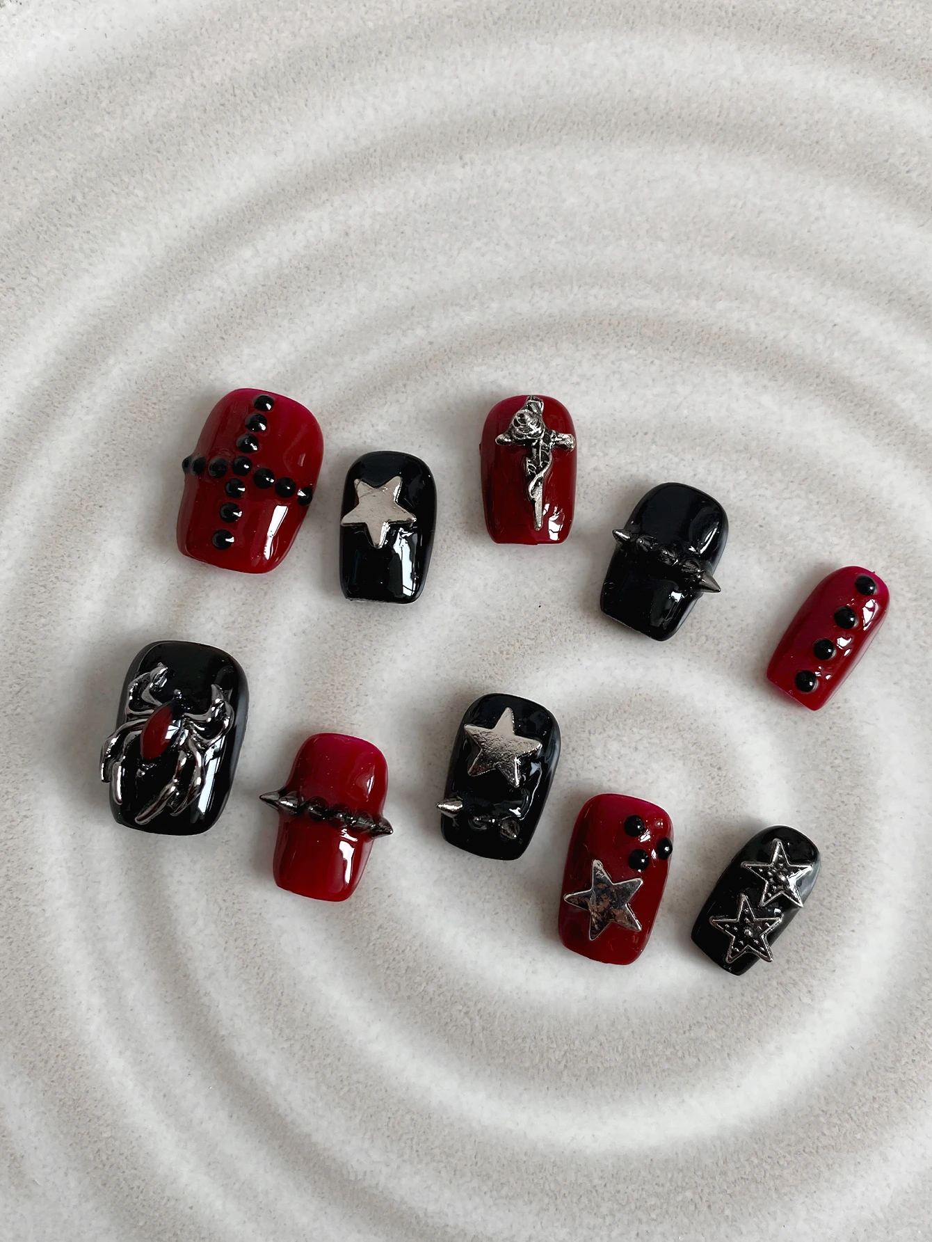 고딕 스타일의 거미 모양 스티커 네일, 빨간색과 검은색 - Press On Nail Set 리뷰 및 가격