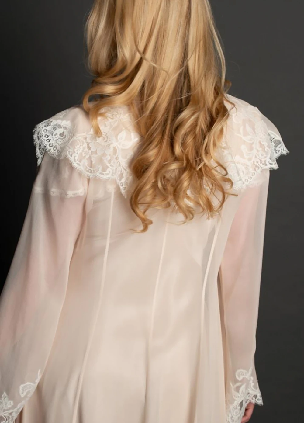 Elegant Women’s Pajamas Appliques Robes Bridesmaid Bride Robes Wedding Long Robe Bathrobe Plus Size Customized