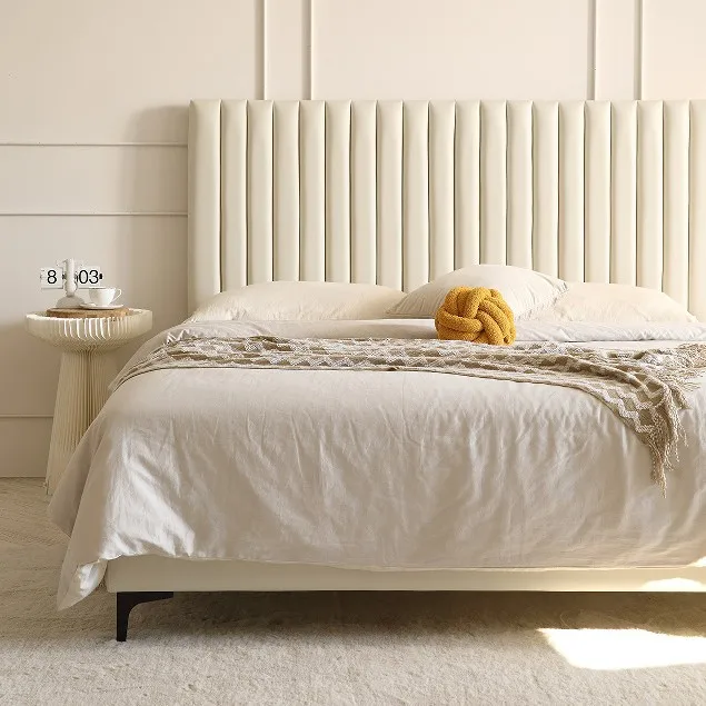 Einfaches Doppelbett aus Windleder