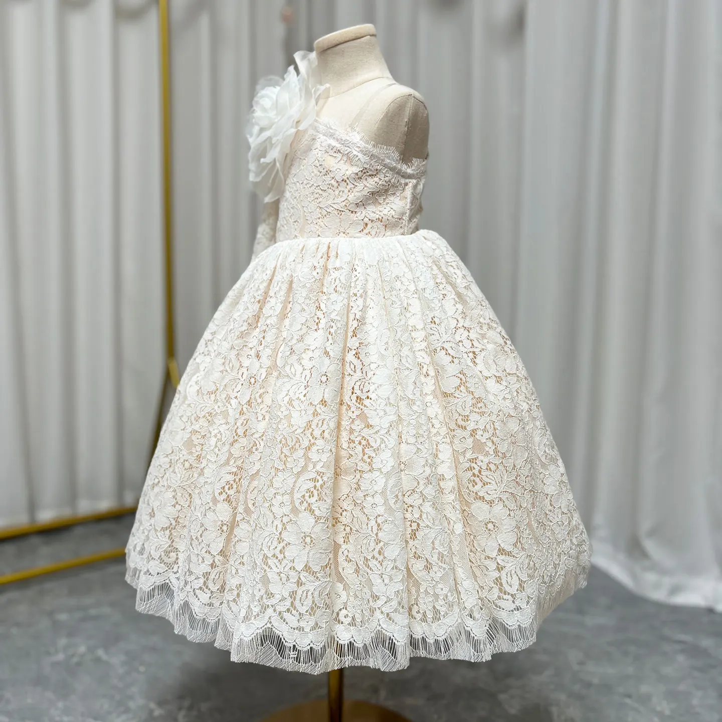 Sukienka dla dziewczynki w kolorze liliowym, na jedno ramię, z kwiatami, szampańska, księżniczka, dziecięca, na wesele, urodziny, z długim rękawem, suknia balowa J154