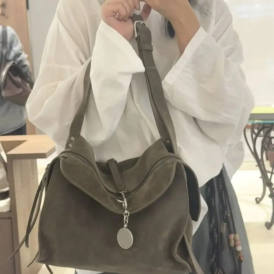 

New Fashionable Shoulder Bag Women's Handbag Color Block Design Versatile Handbag Bucket Shape Magnetic Buckle Opening