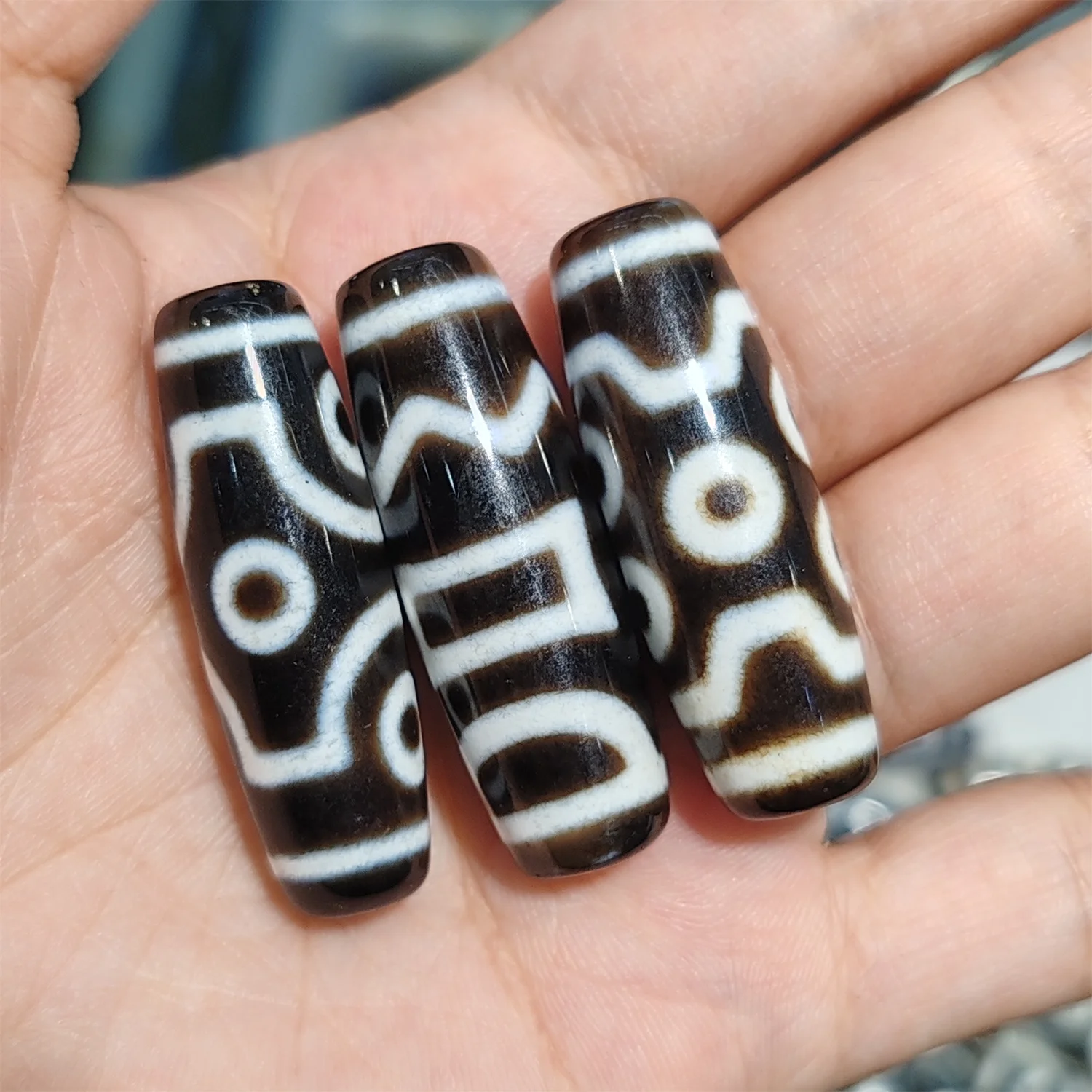 

10pcs/lot Natural multi-pattern old agate dzi Weathering lines Black and white White core holes 40mm Necklace accessories Ethnic