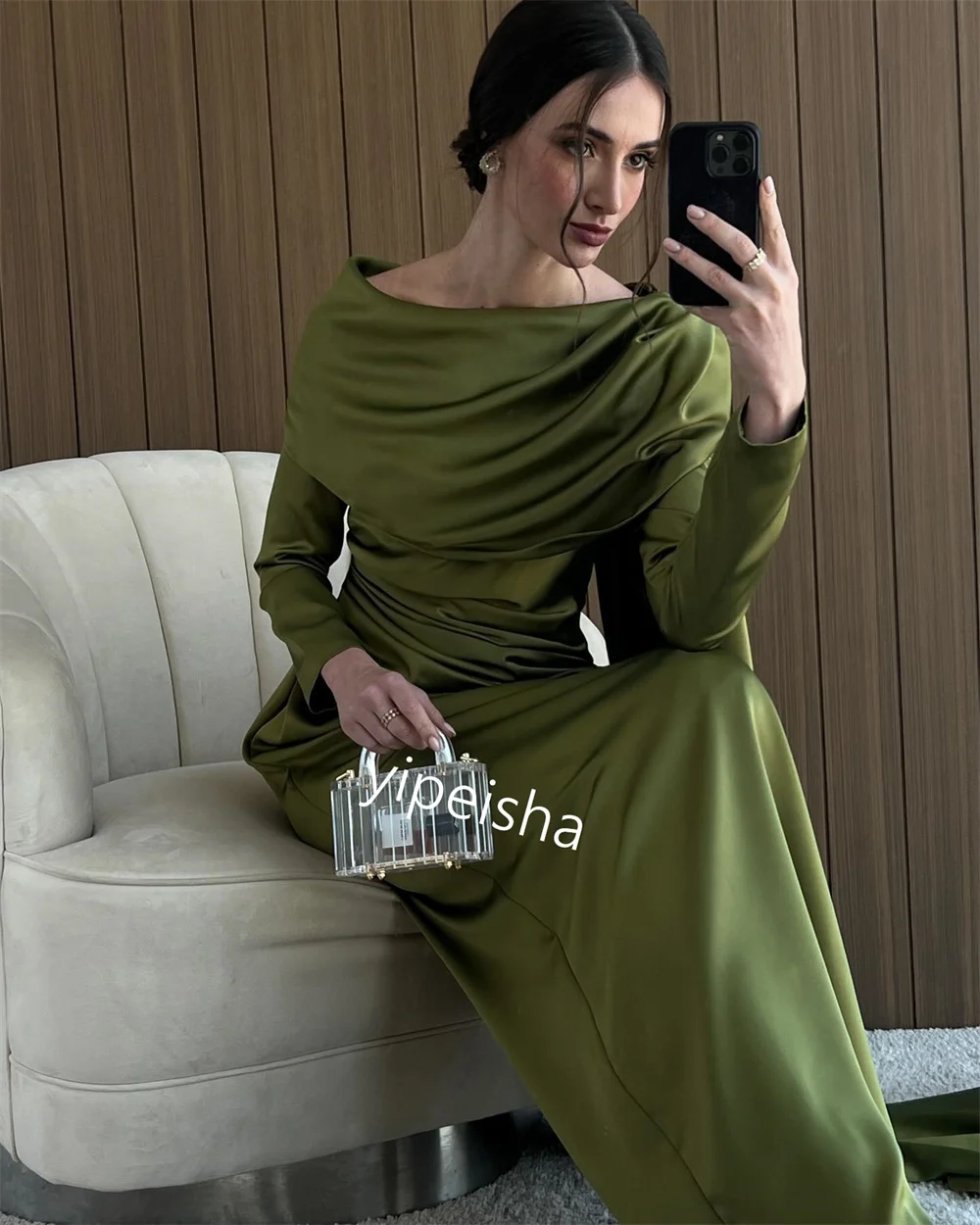 تخصيص Jiayigong البريق حفلة موسيقية الساتان Ruched ارتياد غمد قارب الرقبة مفصل مناسبة ثوب فساتين متوسطة الطول