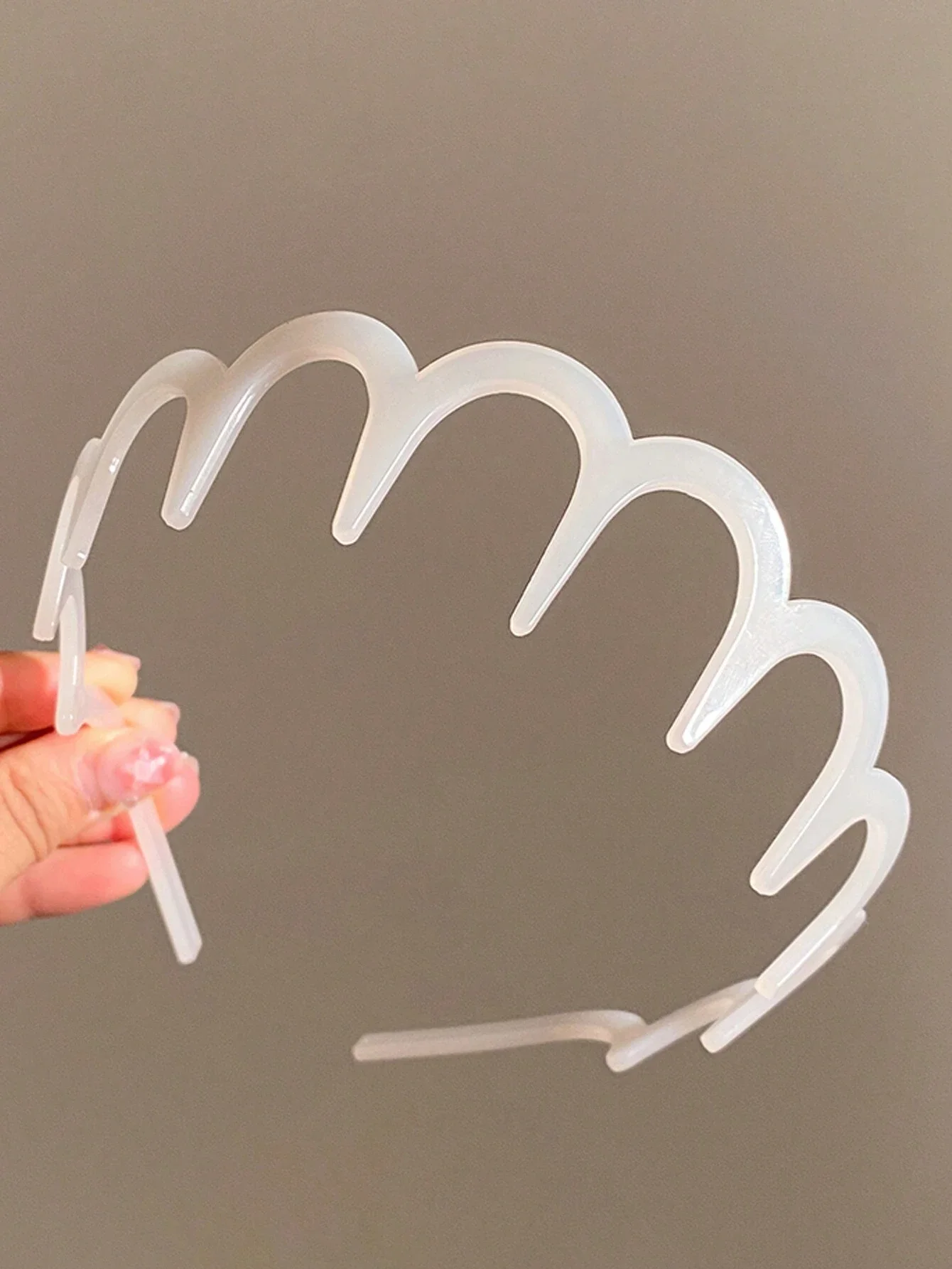 

Minimalist Non-Slip Serrated Plastic Headband For Women In Black White Pink