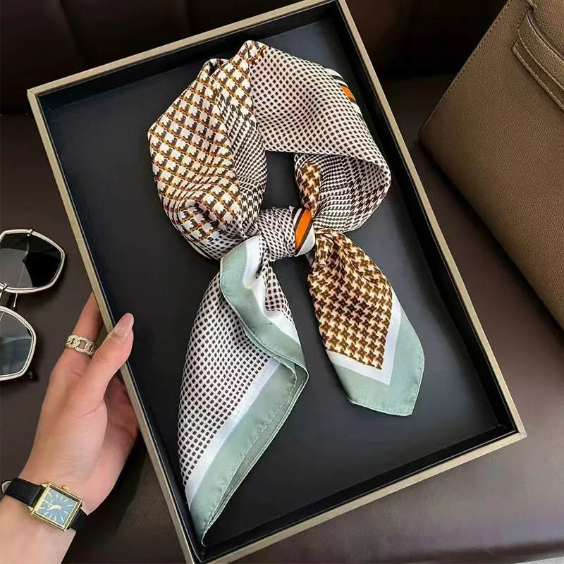 جديد فاخر الأوشحة الحريرية وشاح مربع الكورية موضة منديل شعبية الأوشحة الحريرية باندانا يلتف وشاح الديكور شال 70*70 سنتيمتر