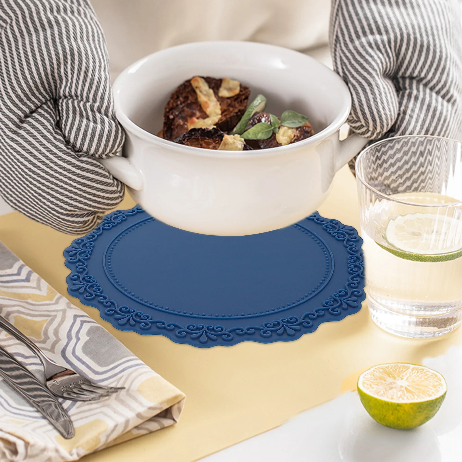 

2pcs Silicone Place Mats Embossed Kitchen Table Mats Stain Resistant Insulation Pads Microwave Liner Refrigerator Pad