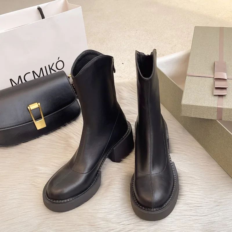 أحذية جلدية جديدة للربيع والخريف لعام 2025 بكعب عالي على شكل حرف V أحذية قصيرة بنعل سميك أحذية نسائية راقية #3