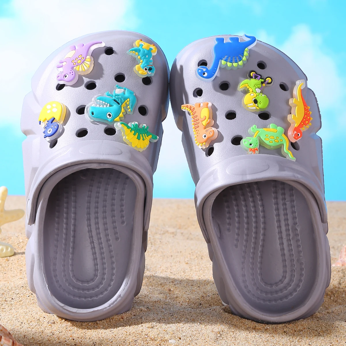 Atmungsaktive Freizeit-Clogs für Jungen mit leuchtender Cartoon-Dinosaurier-Dekoration, leichte Clogs für Dusche, Strand und Pool 3057 – Detail 22