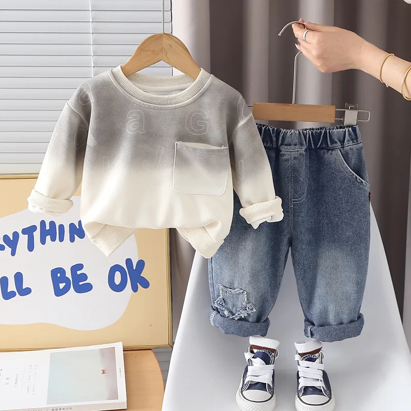 

Весенне-осенние комплекты одежды для малышей: худи и джинсы, костюмы для мальчиков, детские куртки.