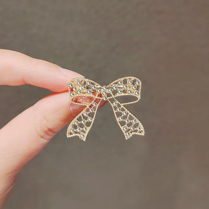 2024 Charm Brooch Pin Shiny Buckle Butterfly Bow knot Flower Brooch Buckle For Women Fashion Pin Factory Wholesale Price