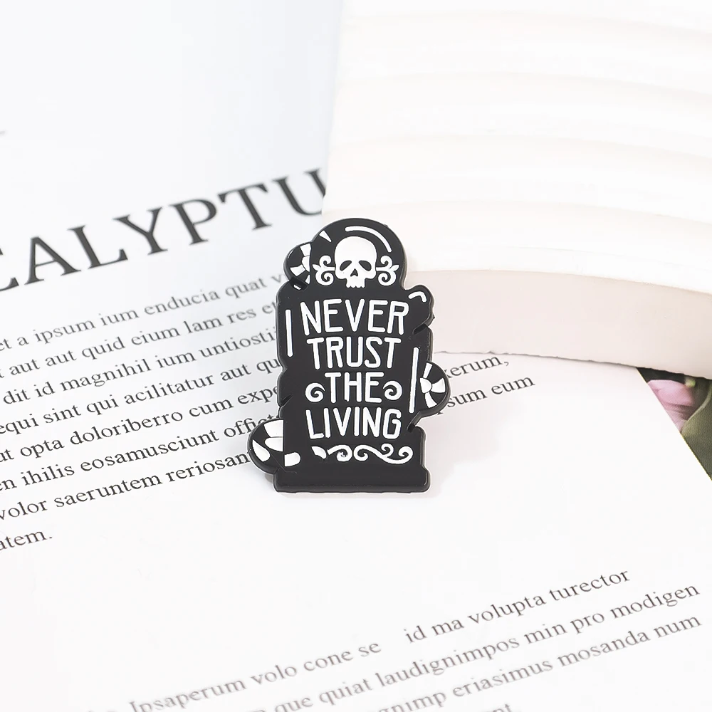 Cartoon Charakter Brosche Pins Anime Mädchen Junge Buch Form Emaille Abzeichen Revers Pin Schmuck Cosplay Requisiten Zubehör Geschenk Für Freunde